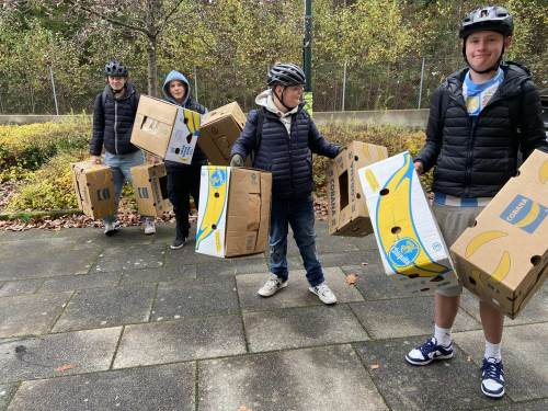 Elever fra faget arbeidslivsfag hjalp også godt til i prosessen. Adrian, Theo, Eirik og Andreas var blant dem som hjalp godt til.